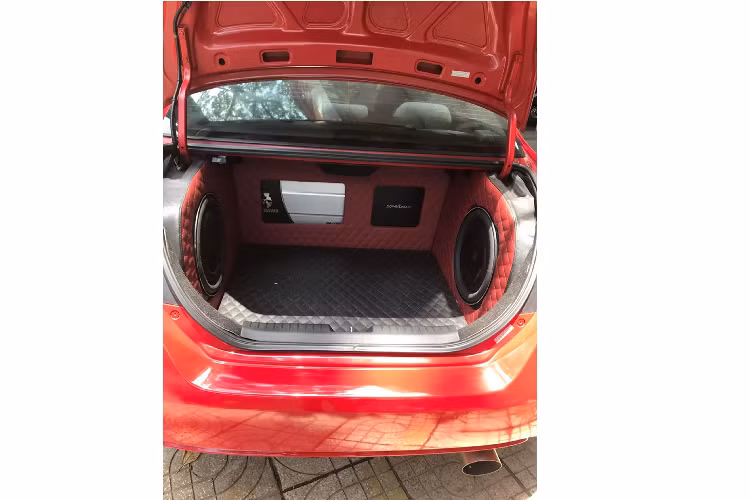 Có thể nói, đây là chiếc Honda Civic Si Coupe số sàn độc nhất tại Việt Nam hiện nay đang được chủ nhân rao bán.