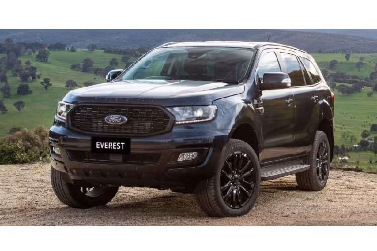 Hãng xe ôtô Mỹ vừa chính thức ra mắt mẫu SUV Ford Everest Sport 2020 mới cho thị trường Thái Lan với ngoại hình ấn tượng và giá bán niêm yết ở mức 1.462.000 Baht (tương đương 1,12 tỷ đồng). Tuy nhiên khách hàng mua xe từ nay đến 31/12 sẽ có giá ưu đãi là 1.399.000 Baht, (tương đương 1,07 tỷ đồng).