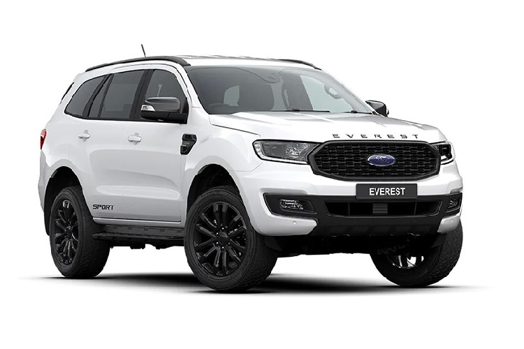 Về tính năng an toàn, Ford Everest Sport tại Thái Lan vẫn có các trang bị tương tự Everest Titanium như hệ thống chống bó cứng phanh ABS, hệ thống phân bổ lực phanh EBD, hỗ trợ lực phanh BA, hỗ trợ khởi hành ngang đốc HSA, hệ thống cân bằng điện tử, 7 túi khí, cảm biến lùi và camera lùi.