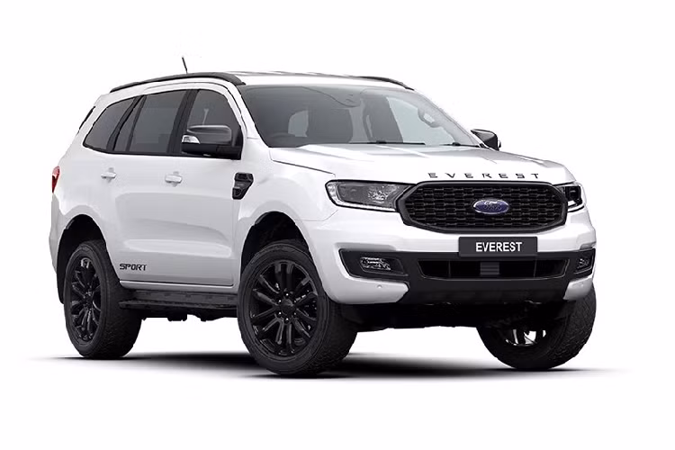 Về tính năng an toàn, Ford Everest Sport tại Thái Lan vẫn có các trang bị tương tự Everest Titanium như hệ thống chống bó cứng phanh ABS, hệ thống phân bổ lực phanh EBD, hỗ trợ lực phanh BA, hỗ trợ khởi hành ngang đốc HSA, hệ thống cân bằng điện tử, 7 túi khí, cảm biến lùi và camera lùi.