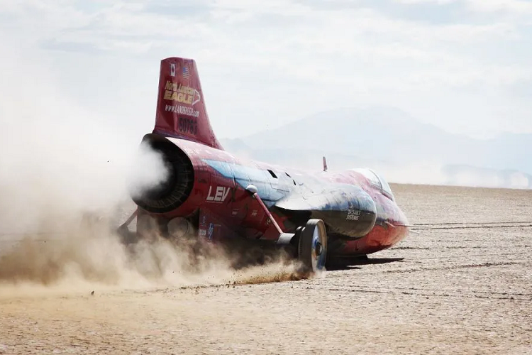 Tạm biệt tay đua nữ tài năng Jessi Combs.