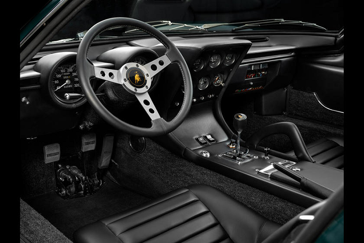 Kết quả không khiến chủ nhận thất vọng – chiếc siêu xe Lamborghini Miura “Millechiodi” ra đời. Trong tiếng Italia, Millechiodi có nghĩa là 1000 đinh ốc.