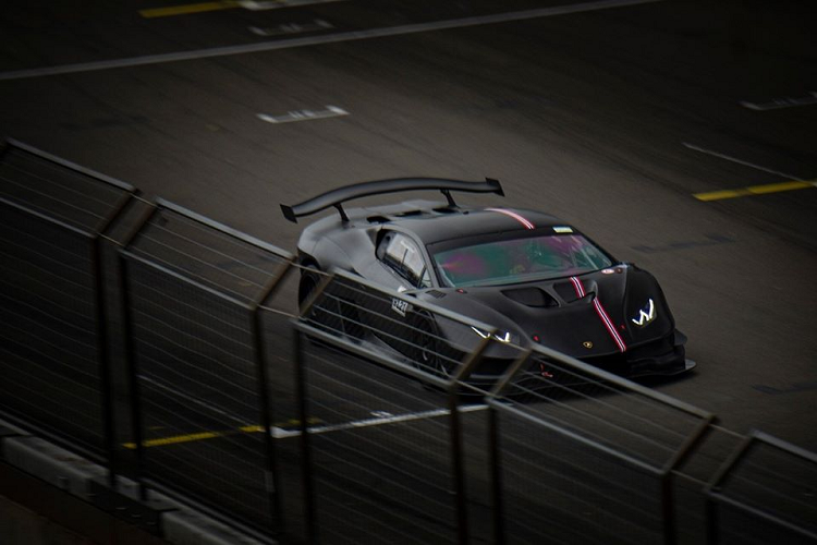 Vốn là một chiếc xe dành cho đường đua, siêu xe Huracan Super Trofeo đã sở hữu động cơ V10 5.2 lit sản sinh công suất 620 mã lực. Tuy nhiên, sau khi qua tay Zyrus Engineering, chiếc Huracan Super Trofeo đã tăng gần như gấp đôi công suất ban đầu của mình, ở mức 1200 mã lực.