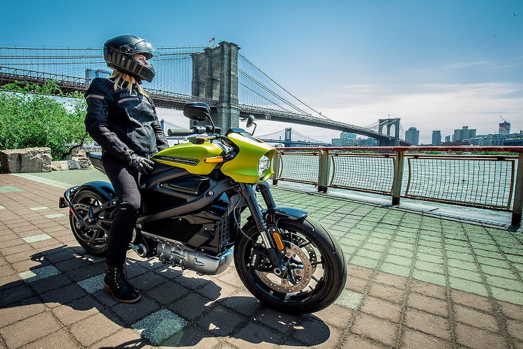 Không chỉ hoàn toàn khác biệt với bất kỳ chiếc HD nào trong lịch sử về kiểu dáng hay cảm giác lái, Livewire còn là mẫu xe đầu tiên của hãng sử dụng hệ động lực điện.