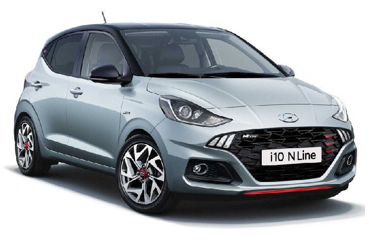 Cùng với sự "lột xác" của ngoại thất là sự bứt phá trong thiết kế của nội thất. Các kỹ sư người Hàn Quốc vẫn duy trì phong cách bố trí cụm điều khiển trung tâm của xe dạng 3 tầng, tuy nhiên phần màn hình giải trí của i10 được làm theo dạng nối dài tới đồng hồ kĩ thuật số. Màn hình trên i10 không thực sự lớn và dài nhưng với kiểu thiết kế nối liền mạch 2 cụm màn hình như vậy đã đem đến cho Grand i10 2020 sự trẻ trung, hiện đại và tư duy vượt trội so với các đối thủ trong cùng phân khúc.