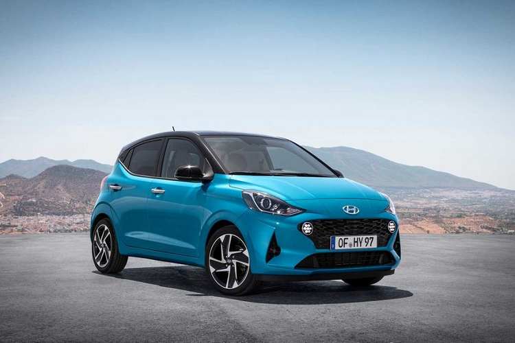 Theo đó, hãng xe Hàn Quốc - Hyundai mới đây vừa chính thức chốt giá bán cho Grand i10 thế hệ hoàn toàn mới tại thị trường Anh Quốc. Cụ thể, mẫu xe cỡ nhỏ ăn khách Hyudnai i10 2020 mới sẽ tới tay công chúng nước này với 3 phiên bản, bao gồm bản Tiêu chuẩn (Base); bản SE và bản Premium. Đi kèm với đó là giá bán niêm yết tương ứng 12.495 Bảng; 13.495 Bảng và 14,495 Bảng (từ 380 đến 411 và 442 triệu đồng)