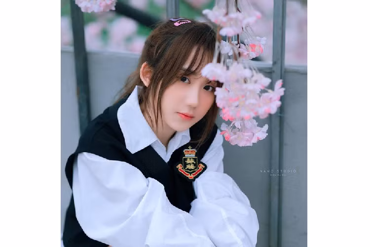  Bóng hồng làng eSports Việt Nam - Mina Young tên thật là Nguyễn Nga, còn được các fan gọi bằng biệt danh "Cô Giáo My". Cô nàng này là streamer thuộc team SBTC chung với Thầy Giáo Ba, Kidz, Sena... 