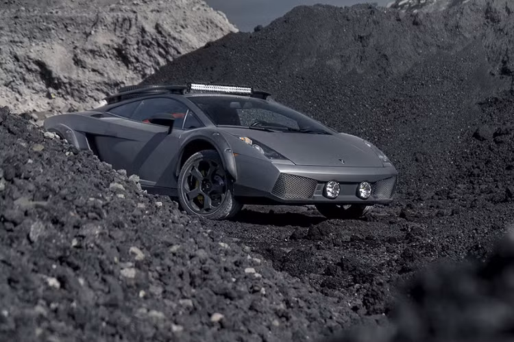 Lamborghini Gallardo sở hữu động cơ hút khí tự nhiên V10 5.0L, sản sinh công suất 520 mã lực và mô-men xoắn cực đại 510 Nm.