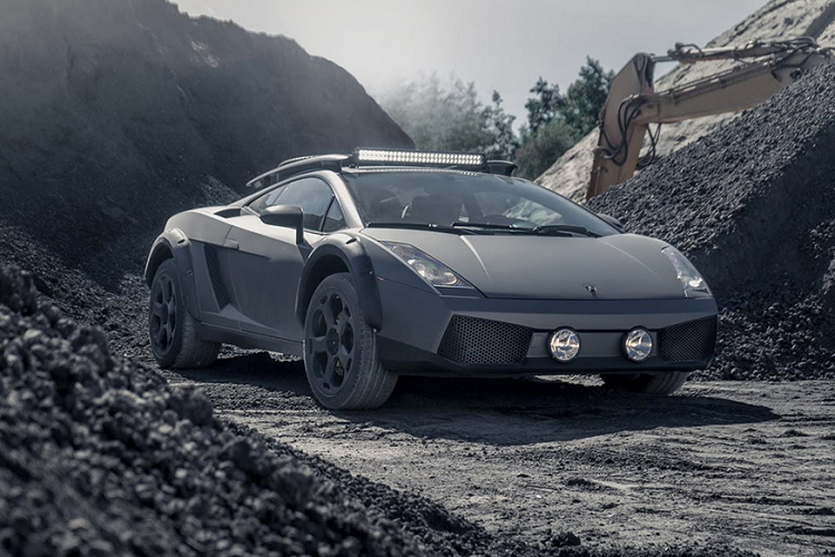 Một siêu xe Lamborghini Gallardo gầm thấp có thể di chuyển trên địa hình gồ ghề đầy đá của mỏ khoáng sản là điều không tưởng. Để thực hiện điều đó, các thợ độ Hà Lan đã độ lại siêu xe theo xu hướng có thể sử dụng mỗi ngày cùng khả năng off-road ấn tượng.