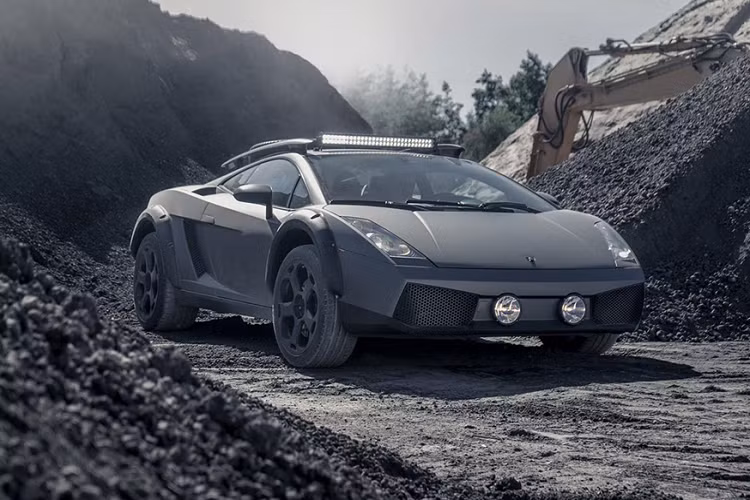 Một siêu xe Lamborghini Gallardo gầm thấp có thể di chuyển trên địa hình gồ ghề đầy đá của mỏ khoáng sản là điều không tưởng. Để thực hiện điều đó, các thợ độ Hà Lan đã độ lại siêu xe theo xu hướng có thể sử dụng mỗi ngày cùng khả năng off-road ấn tượng.
