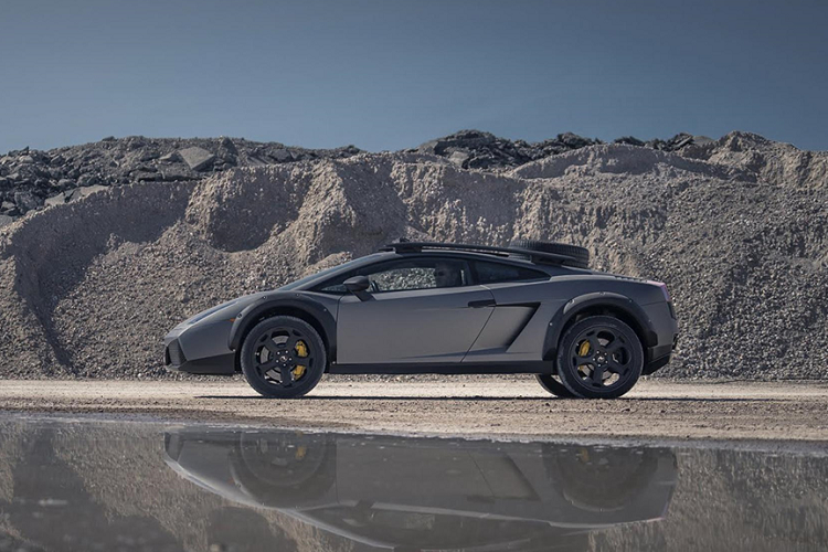 Các vòm bánh xe được mở rộng đáng kể. Mâm xe nguyên bản trên Gallardo vẫn được giữ nguyên.