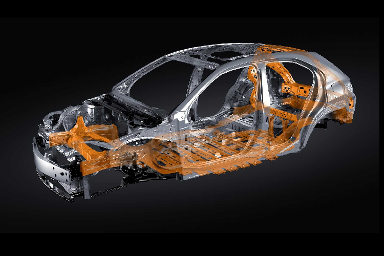 Ở bản chạy điện UX 300e này, các nan lưới tản nhiệt chiếc xe thay vì sắc cạnh thì lại có thiết kế khối hộp, tạo cảm giác "điện khí hóa" hơn. Một số chi tiết ngoại thất cũng được tinh chỉnh lại. Xe có chiều dài 4.495 mm (177 inch) và chiều dài cơ sở 2.640 mm (103,9 inch) và bán kính quay vòng nhỏ phù hợp trong thành phố đông đúc. Tuy nhiên, UX 300e 2020 lại thấp hơn 20 mm.