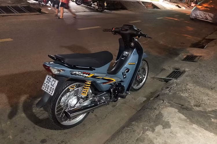 Giá trị của bản độ Wave này không chỉ nằm ở dàn đồ chơi mà còn ở biển số "tứ quý 9". Tuy nhiên, theo nhiều người chơi xe cho hay với mức giá bán Honda Wave độ này vẫn được xem là khá đắt đỏ so với hiện nay.