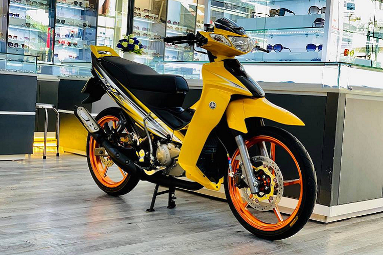 Hiện tại đã đạt tới 20 tuổi, nhưng mẫu xe máy Yamaha 125ZR (hay Yamaha Z125 hoặc "Ya cá mập") vẫn không ngừng được dân chơi Việt dành tình cảm đặc biệt. Với thiết kế sắc sảo ấn tượng và động cơ mạnh mẽ, 125ZR đã nhanh chóng soán ngôi vua xe côn tay thể thao 2 kỳ từ các dòng Su "xì po" tại Việt Nam khi nó du nhập về Việt Nam.