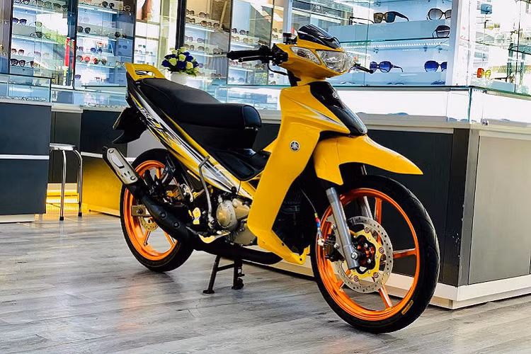 Hiện tại đã đạt tới 20 tuổi, nhưng mẫu xe máy Yamaha 125ZR (hay Yamaha Z125 hoặc "Ya cá mập") vẫn không ngừng được dân chơi Việt dành tình cảm đặc biệt. Với thiết kế sắc sảo ấn tượng và động cơ mạnh mẽ, 125ZR đã nhanh chóng soán ngôi vua xe côn tay thể thao 2 kỳ từ các dòng Su "xì po" tại Việt Nam khi nó du nhập về Việt Nam.