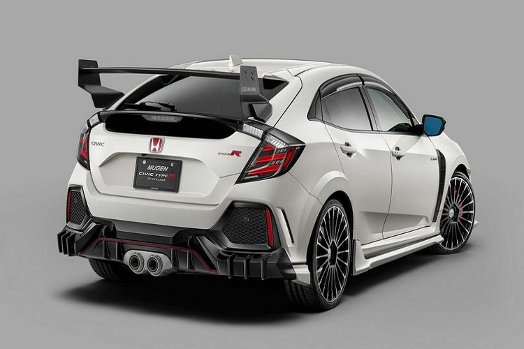 Nếu vẫn muốn chi thêm tiền cho các tùy chọn Mugen, khách hàng nên tham khảo các loại thảm sàn của hãng độ này, hay đèn hậu thiết kế mới (thay thế luôn đèn hậu cũ) có giá 800 USD (khaongr 18,6 triệu đồng)