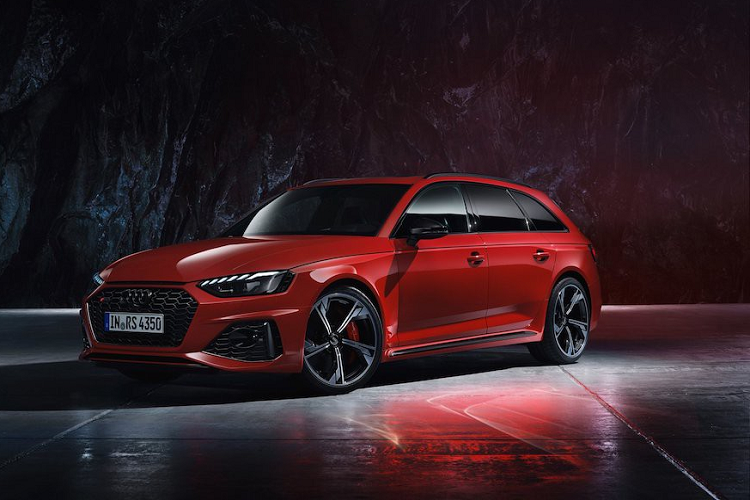 Sau RS 6 Avant, RS 7 Sportback và RS Q3, Audi RS 4 Avant 2020 mới là mẫu xe thứ 4 trong đội hình 6 chiếc hiệu năng cao RS được Audi dự định ra mắt từ nay tới cuối năm.