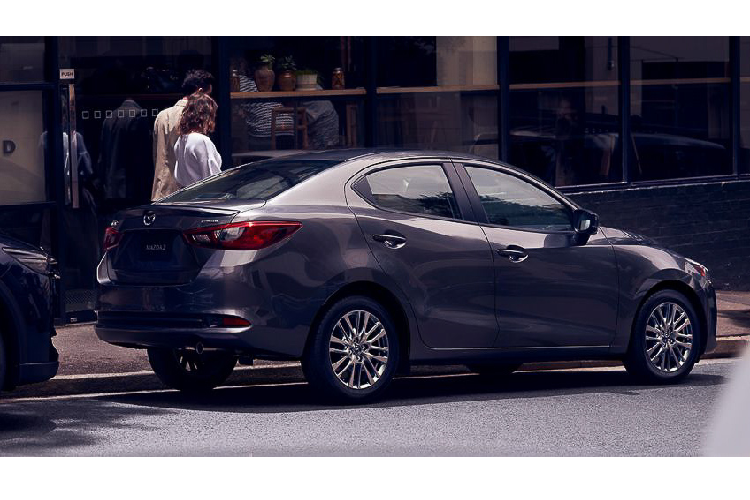 Nếu cảm thấy chưa thỏa mãn với mẫu Mazda2 hatchback 2020 vừa ra mắt hồi giữa năm nay, thì phiên bản sedan của Mazda2 có thể làm các bác hài lòng. Tuy chỉ thay đổi thiết kế form dáng ở khu vực đuôi xe là chủ yếu, nhưng nó cũng góp phần tạo nên sự mới mẻ cho Mazda2.