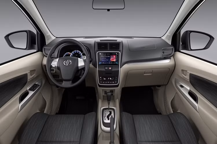 Phiên bản Avanza 1.3E MT có giá 544 triệu đồng. Avanza 1.5G AT 612 triệu đồng. Xe nhập khẩu Indonesia, giá tăng 7-19 triệu so với bản tiền nhiệm. hoàn tất các thủ tục lăn bánh Toyota Avanza, khách hàng tại các tỉnh, thành phố (ngoại trừ Hà Nội) với số tiền 700 triệu đồng là vừa đủ. Nhưng với khách hàng tại Hà Nội, để hoàn tất các chi phí lăn bánh Toyota Avanza 2019 phiên bản số tự động sẽ phải mất tổng chi phí khoảng 708 triệu đồng.