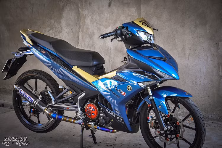 Do vẫn dựa trên nền tảng cũ, gần như toàn bộ các phụ tùng nâng cấp dành cho Exciter 150 trước đây đều tương thích với phiên bản 2018 mới. Điều này khiến người yêu xe và các xưởng độ, shop đồ chơi có thể dễ dàng độ chế nó theo nhiều phong cách khác nhau. 