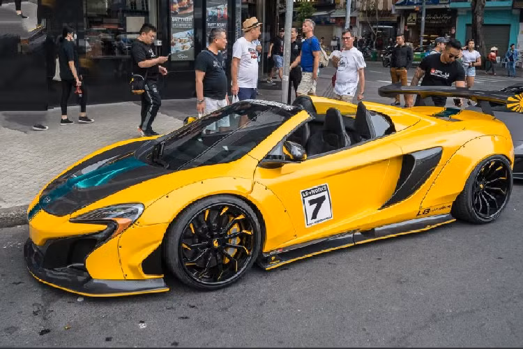 Đúng như tên gọi của hãng, “Liberty Walk” được hiểu theo nghĩa bóng là tự do nâng cấp chiếc xe của mình theo ý mình muốn. Chính vì thế mà những tác phẩm đến từ Liberty Walk đều mang đậm tính cá nhân hóa, từ đó mỗi chiếc xe đều sở hữu vẻ đẹp rất “riêng”.