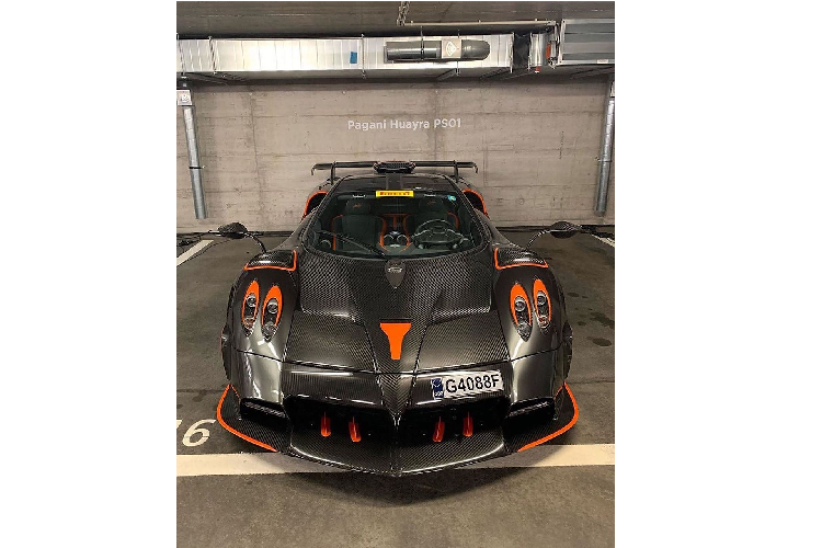 Tuy nhiên tại một sự kiện bí mật vừa được Pagani tổ chức tại đường đua Imola, Ý để bàn giao xe cho vị khách hàng đầu tiên, tên gọi chính thức của mẫu xe này mới được "chốt".