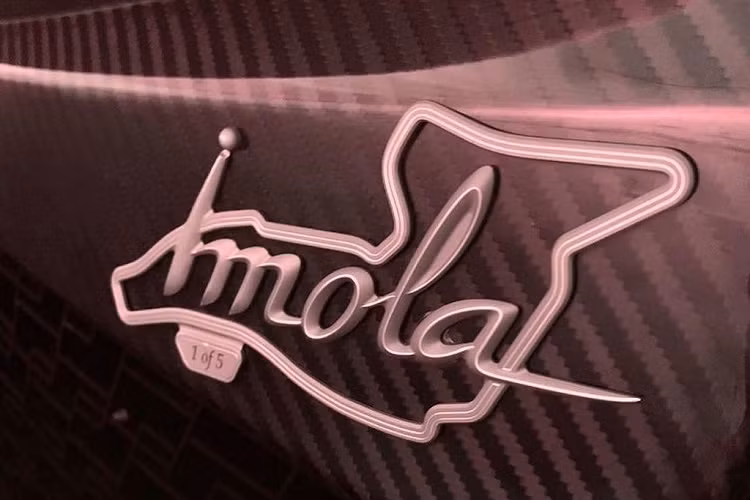 Tuy nhiên những thông tin về chủ nhân đầu tiên của chiếc xe lại được cung cấp khá đầy đủ: đó chính là Oleg Egorov - Người sáng lập kiêm sở hữu hãng độ TopCar Design tới từ Nga. Ngoài Huayra Imola, ông Egorov còn có một chiếc Zonda "hàng thửa" khác có tên gọi Unica. 