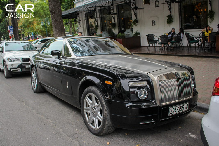 Với Mulsanne EWB thế hệ mới, Bentley lại một lần nữa thu hút được giới nhà giàu. Những chiếc Mulsanne EWB chủ yếu được phối hai tone màu khá sang trọng cùng nhiều tiện nghi không kém gì những đối thủ ngang tầm khác. Tại Việt Nam, số lượng Mulsanne cả hai phiên bản cũng được ưa chuộng và vẫn liên tục được đưa về nước trong thời gian vừa qua.