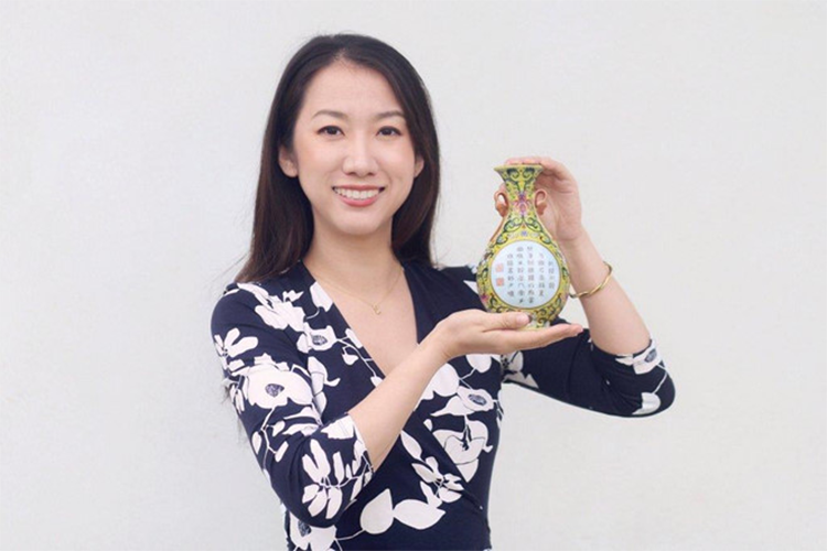 Mua bình hoa giá 1 USD, vô tình trúng cổ vật 100.000 USD Mua binh hoa gia 1 USD, vo tinh trung co vat 100.000 USD