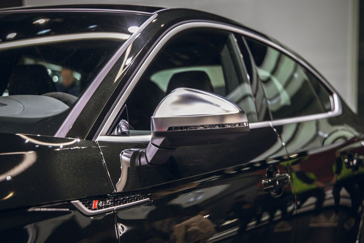 Bản coupe và sportback của RS 5 Panther Edition mới được trang bị động cơ tăng áp kép V6 2.9L, cho công suất 44 mã lực, mô-men xoắn 600 Nm. Xe sử dụng hộp số tự động 8 cấp, dẫn động tất cả các bánh Quattro AWD.