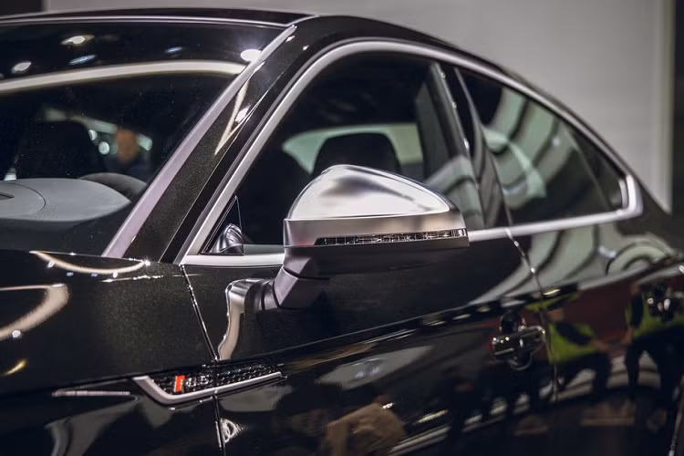 Bản coupe và sportback của RS 5 Panther Edition mới được trang bị động cơ tăng áp kép V6 2.9L, cho công suất 44 mã lực, mô-men xoắn 600 Nm. Xe sử dụng hộp số tự động 8 cấp, dẫn động tất cả các bánh Quattro AWD.