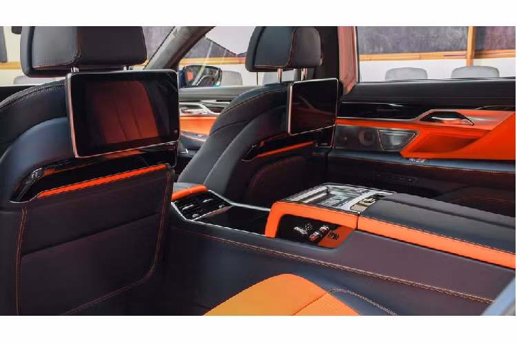 Giá xe BMW Alpina B7 2020 màu độc tại Abu Dhabi này hiện vẫn chưa được công bố, tuy nhiên nó sẽ không hề rẻ so với bản thường.