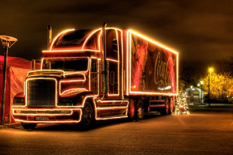 Coca Cola cũng sử dụng lối trang trí đèn LED này, vừa để hòa chung không khí Giáng sinh 2019 vừa quảng bá thương hiệu