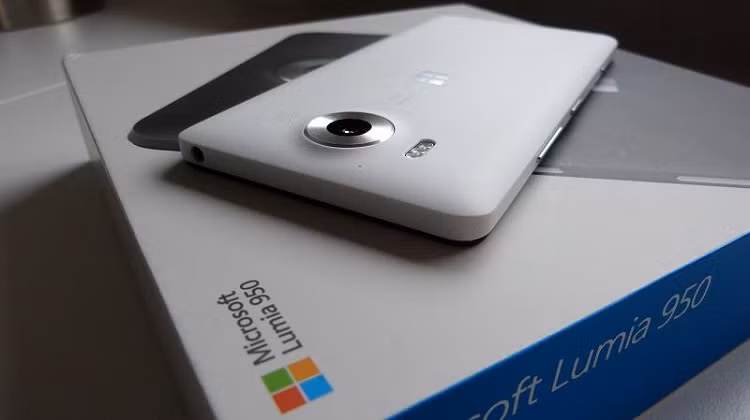 Concept Nokia N95 5G voi man hinh cong 4 camera ham ho