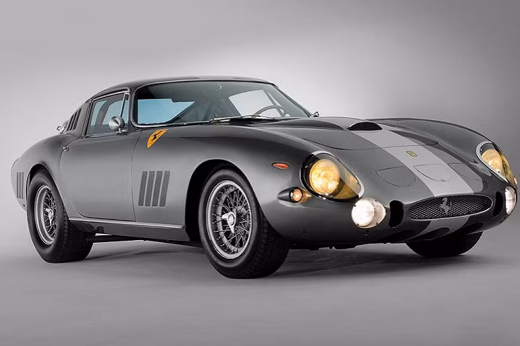 Ferrari 275 GTB/C Speciale 1964 – 27.940.000 USD Chiếc Ferrari thứ 6 trong danh sách này đã được bán đấu giá trong tháng 8 năm 2014, cùng thời điểm với chiếc 250 GTO ở vị trí thứ 2. Nó đã bán với giá 26.400.000 USD. Trong lịch sử, chỉ có 3 chiếc 275 GTB/C Speciale từng được chế tạo đặc biệt cho giải đua 24 Giờ Le Mans năm 1965, và đây là chiếc đầu tiên trong số đó, nhưng kỳ lạ nó chưa bao giờ được chạy cả. 