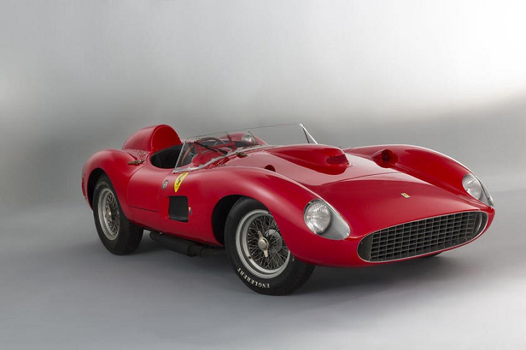 Ferrari 335 S 1957 – 37.281.000 USD Thêm một chiếc siêu xe Ferrari trong danh sách này (chưa phải cuối cùng) và đó là 335 S 1957 được bán ở Paris với giá 35.730.510 USD. Chỉ có 4 chiếc như thế này từng được chế tạo, và chiếc được mang bán đấu giá thì vẫn trong điều kiện tốt và có dòng dõi xe đua. Không may, nó đã từng dính vào một tai nạn thảm khốc trên đường đua khiến cho người cầm lái cùng nhiều người khác thiệt mạng.