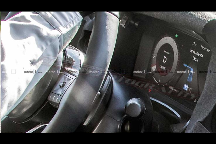 Đặc biệt, những hình ảnh chụp lén đã tiết lộ khá rõ phần nội thất của X-Trail mới. 