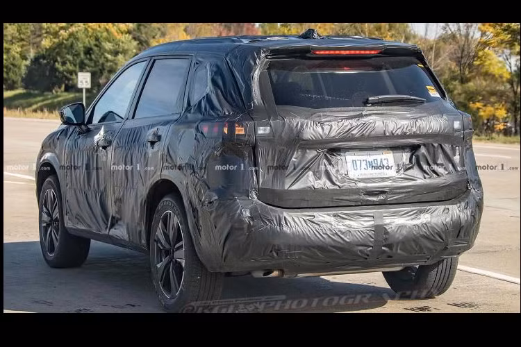 Đó chính là màn hình trung tâm lật cỡ lớn, cụm đồng hồ điện tử Full Digital. Xe sẽ được trang bị vô lăng mới với nhiều nút bấm điều khiển hơn... Giá xe Nissan X-Trail 2020 mới hiện chưa được công bố. 