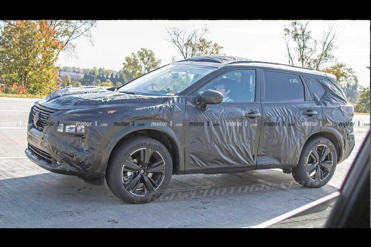 Ngoài ra, những chi tiết bodykit, cản trước sau, cánh gió bên, cánh gió sau liền thân... vẫn chưa rõ ràng. 