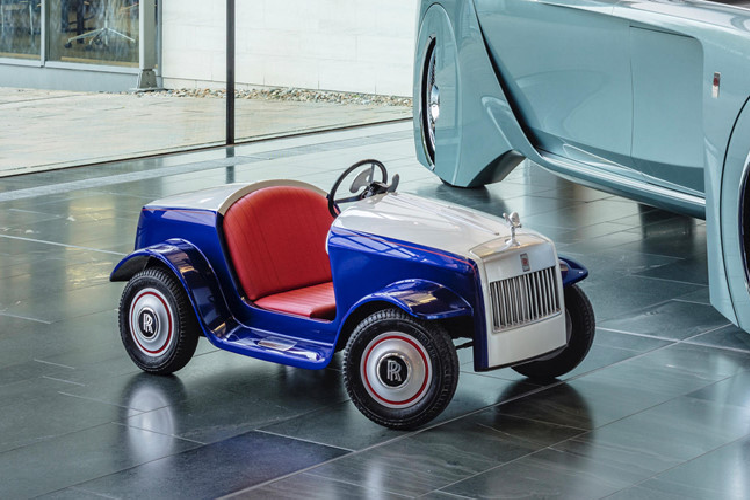 Cho tới nay, đã có 1.300 trẻ được ngồi trên chiếc xe sang siêu nhỏ này. Rolls-Royce cho biết sẽ không bán SHR mà chỉ dùng cho mục đích từ thiện. 