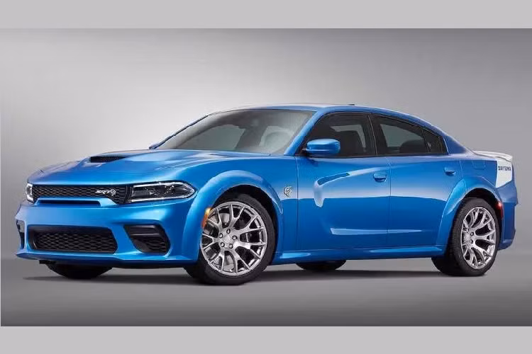 Quay trở lại năm 1969, Dodge đã từng gây xôn xao khi tung ra Charger Daytona. Về cơ bản là một chiếc xe đua NASCAR dành cho đường phố, Dodge Charger Daytona ngày nay đã trở thành một biểu tượng xe cơ bắp Mỹ bởi phần mũi hình nêm và cánh đuôi siêu cao ở phía sau.