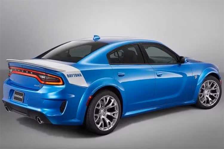 Và để kỷ niệm 50 năm ra mắt mẫu xe huyền thoại này, Dodge vừa tung ra phiên bản đặc biệt mới thuộc dòng Charger với cái tên chính thức cực dài là Charger SRT Hellcat Widebody Daytona 50th Anniversary Edition.