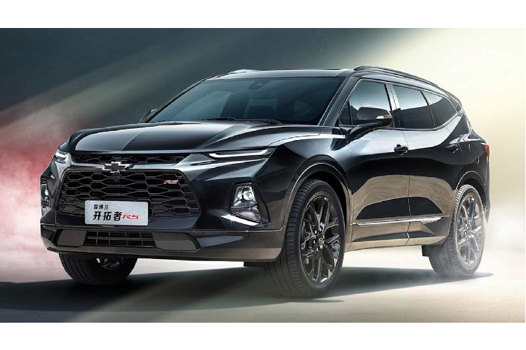 Chevrolet Blazer 7 chỗ mới tại Trung Quốc có chiều dài tổng tổng thể gần 5m – 4.999mm, trong khi đó chiều rộng và chiều cao lần lượt: 1.953 và 1.736 mm. So với Blazer phiên bản 5 chỗ tại Mỹ, Blazer 7 chỗ dài hơn 137 mm, rộng hơn 5 mm và cao hơn 34mm.