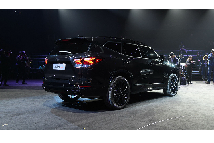 Blazer 2019 Mỹ được trang bị động cơ tiêu chuẩn 2.5 L cho công suất 193 mã lực. Ngoài ra còn có động cơ V6 3.6 L cho công suất 305 mã lực và mô men xoắn cực đại 365 Nm. Cả hai động cơ này đều có chức năng phun nhiên liệu trực tiếp và đi cùng hộp số tự động 9 cấp.