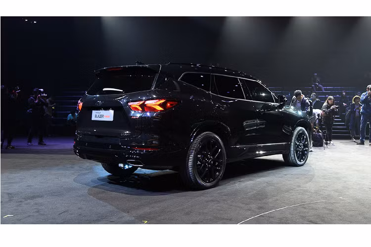 Blazer 2019 Mỹ được trang bị động cơ tiêu chuẩn 2.5 L cho công suất 193 mã lực. Ngoài ra còn có động cơ V6 3.6 L cho công suất 305 mã lực và mô men xoắn cực đại 365 Nm. Cả hai động cơ này đều có chức năng phun nhiên liệu trực tiếp và đi cùng hộp số tự động 9 cấp.