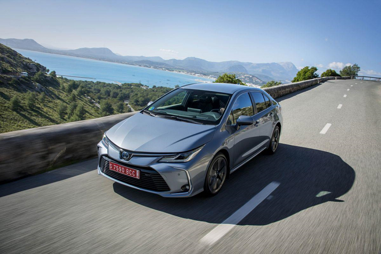 Toyota Thái Lan vừa phát hành một video giới thiệu về dòng xe Corolla Altis 2019, dòng xe này sẽ được ra mắt tại Thái Lan vào ngày 13/9. Toyota Corolla Altis 2019 thế hệ thứ 12 được giới thiệu lần đầu tiên vào tháng 11 năm 2018, xe được thiết kế dựa trên nền tảng GA-C.