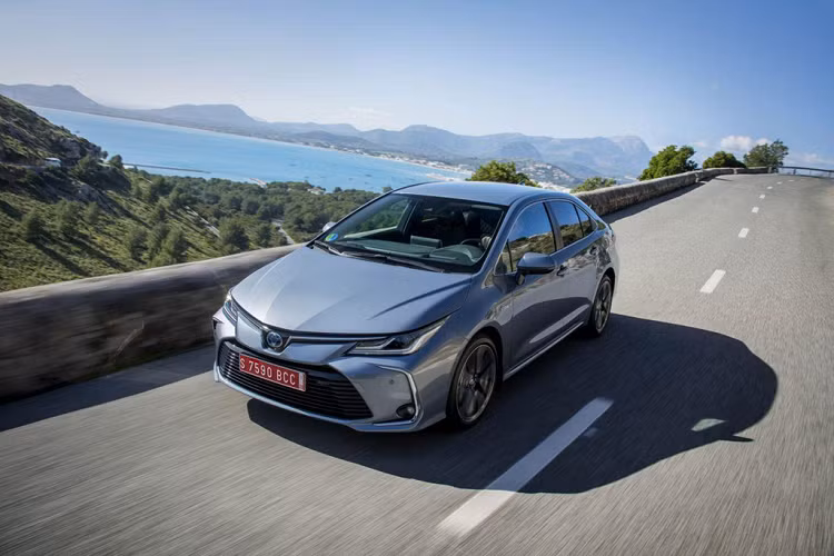 Toyota Thái Lan vừa phát hành một video giới thiệu về dòng xe Corolla Altis 2019, dòng xe này sẽ được ra mắt tại Thái Lan vào ngày 13/9. Toyota Corolla Altis 2019 thế hệ thứ 12 được giới thiệu lần đầu tiên vào tháng 11 năm 2018, xe được thiết kế dựa trên nền tảng GA-C.