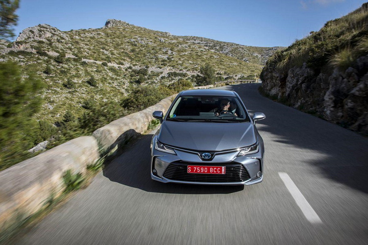 Chưa có thông tin chi tiết về việc sẽ có bao nhiêu tùy chọn dành cho Corolla Altis tại thị trường Thái Lan. Nhưng trang Headlightmag dự đoán sẽ có sẵn 6 tùy chọn khác nhau, trong đó có 3 tùy chọn động cơ xăng hoàn toàn.