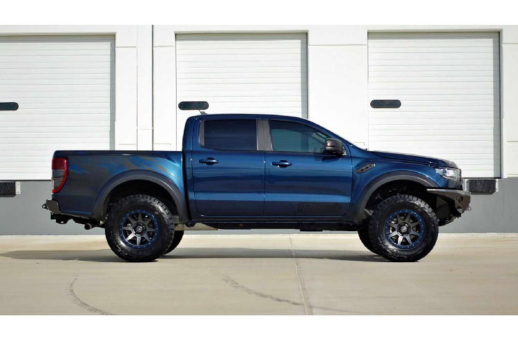 Nếu công suất nguyên bản của máy xăng 2.3L Ecoboost trên Ford Ranger tại Mỹ chưa đủ mạnh mẽ, thì người hâm mộ Ford Ranger có thể mong đợi thế hệ mới của dòng xe bán tải cỡ trung Ford Ranger được đồn đoán sẽ trang bị hai động cơ V6 mạnh mẽ bao gồm: máy dầu 3.0L V6 Powerstroke và máy xăng V6 2.7 tăng áp kép twin-turbocharged.