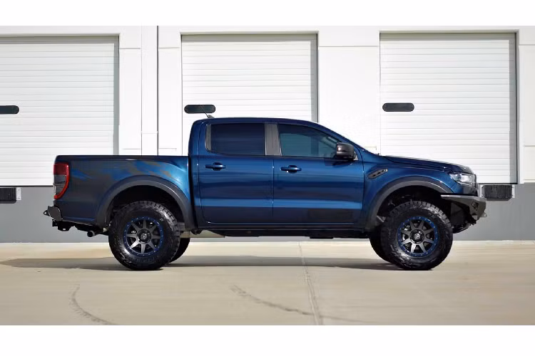 Nếu công suất nguyên bản của máy xăng 2.3L Ecoboost trên Ford Ranger tại Mỹ chưa đủ mạnh mẽ, thì người hâm mộ Ford Ranger có thể mong đợi thế hệ mới của dòng xe bán tải cỡ trung Ford Ranger được đồn đoán sẽ trang bị hai động cơ V6 mạnh mẽ bao gồm: máy dầu 3.0L V6 Powerstroke và máy xăng V6 2.7 tăng áp kép twin-turbocharged.